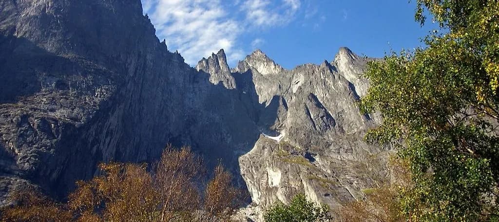 Winter Nature & Troll Wall @ Ease
