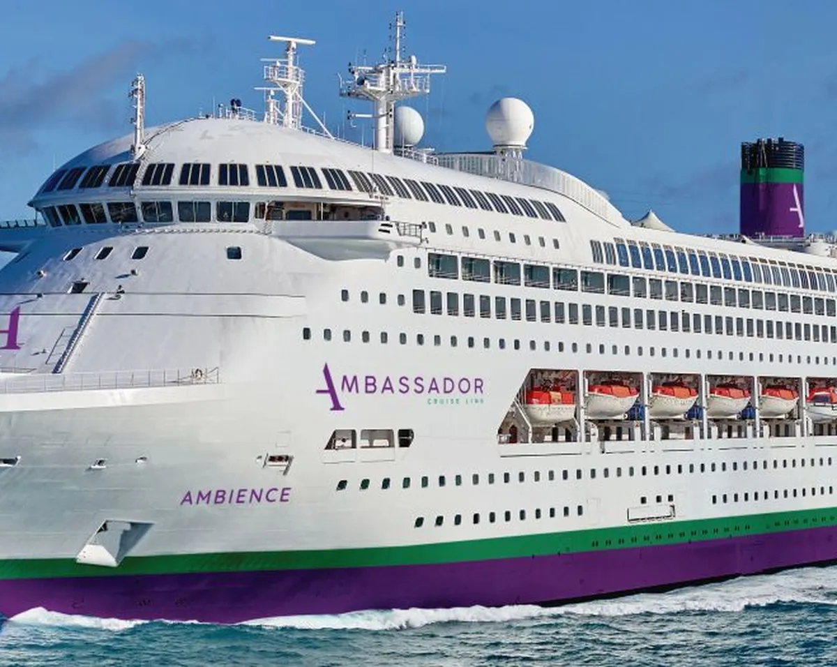 Ambience front on at sea