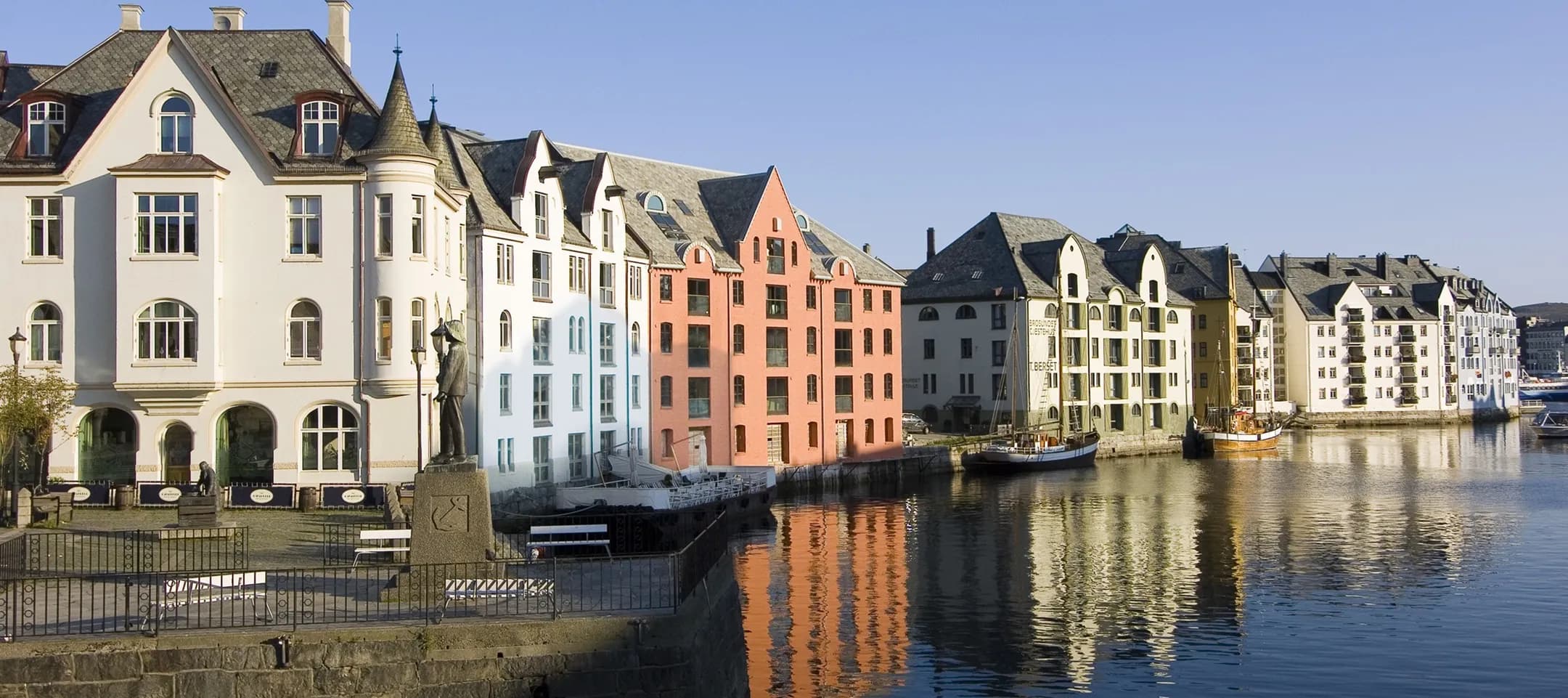 Ålesund on Foot & Art Nouveau Centre
