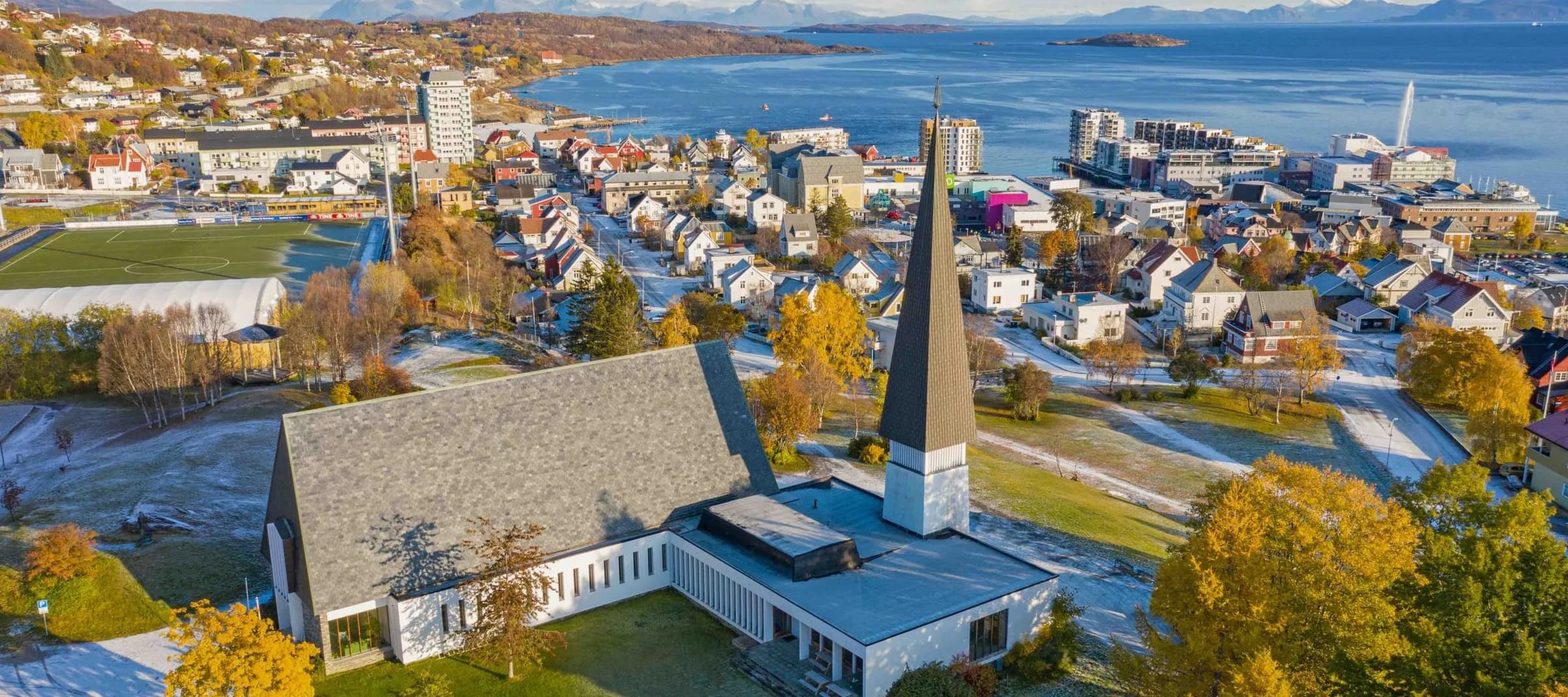 Arctic Views & Village Charm @ Ease