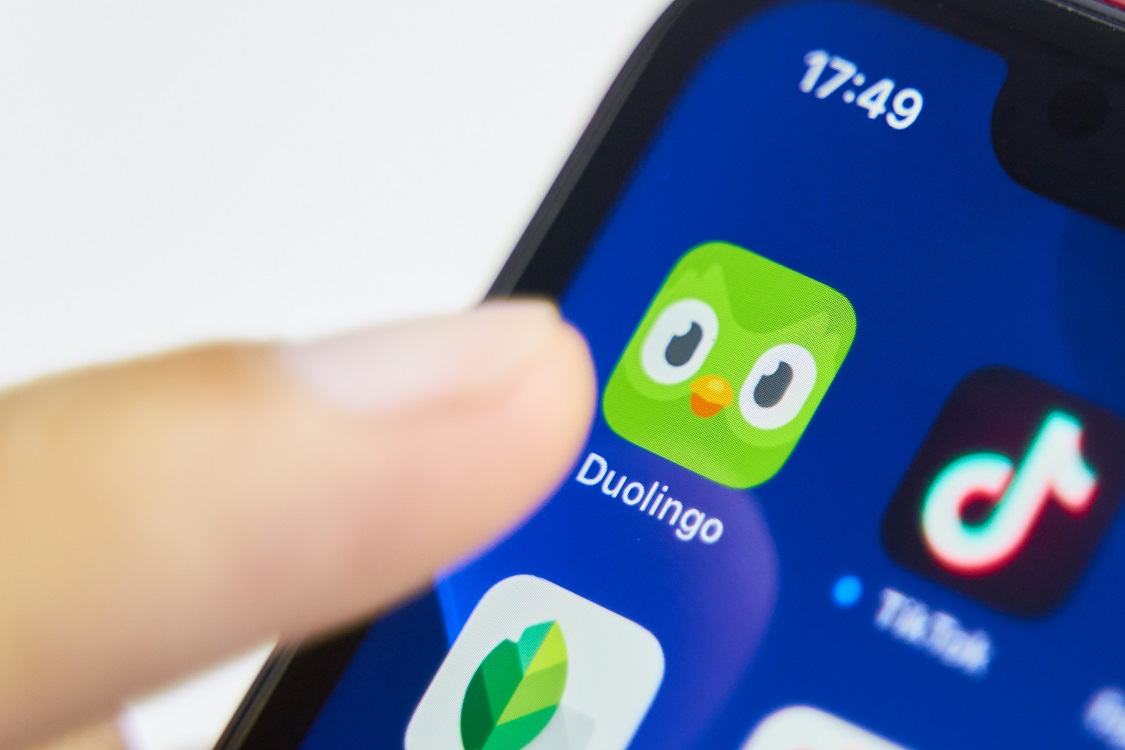 Opening Duolingo app on mobile phone
