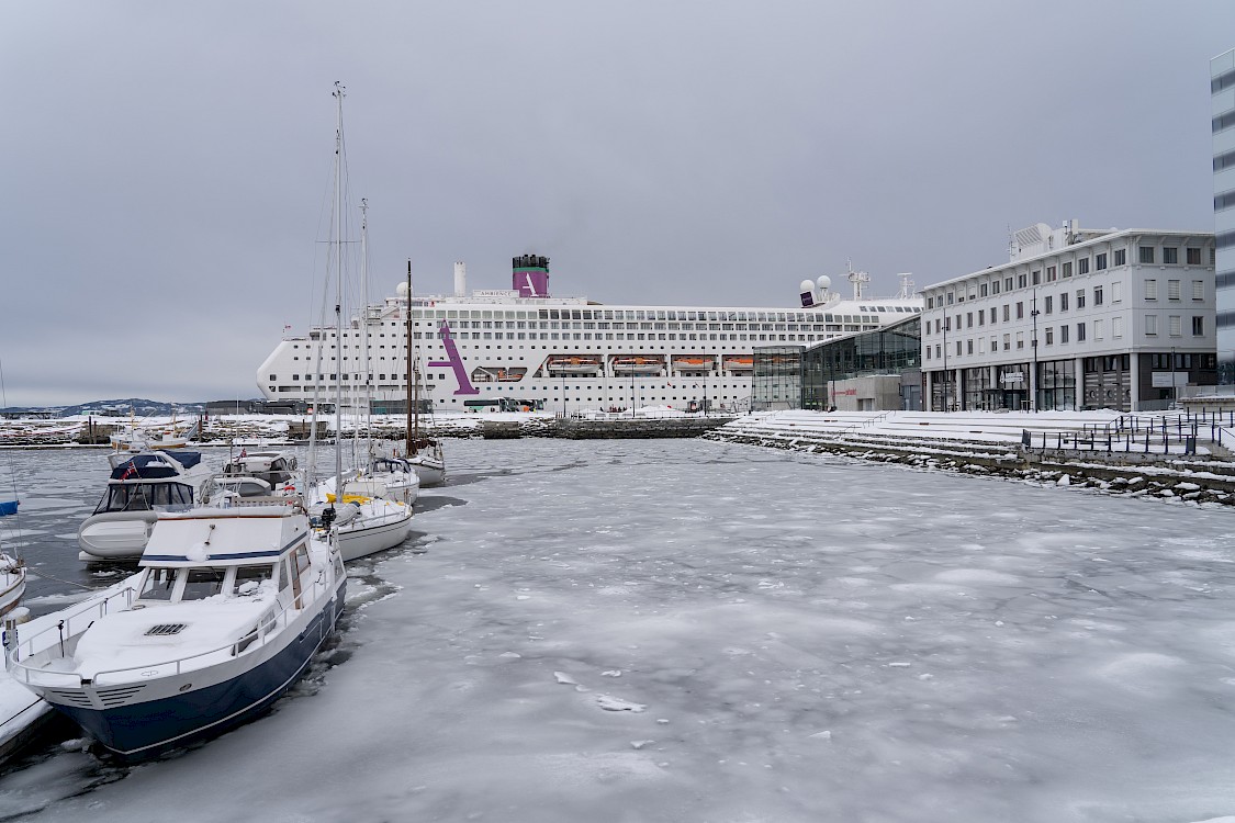 Ambience in Trondheim, Norway, behind a frozen harbour